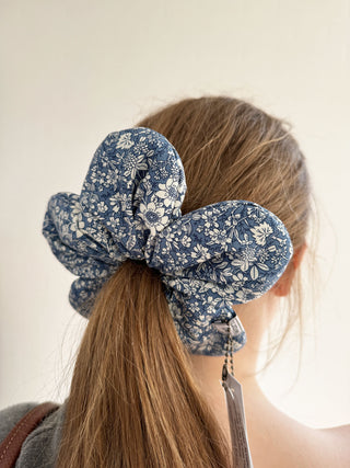 girl wearing scalloped edge scrunchie