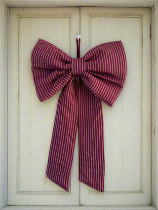 pink bow on door
