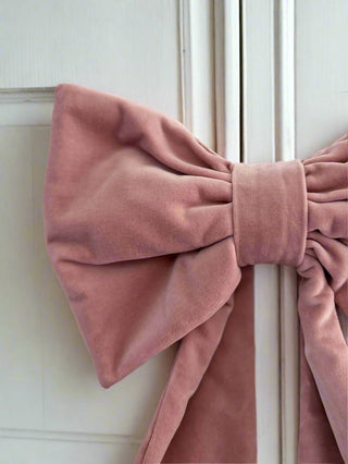 pink bow on door