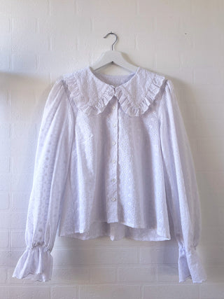 collar detail broderie blouse front