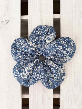 curved edge scrunchie on table