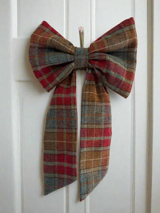 tweed bow on door