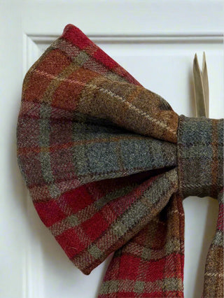 tweed bow on door