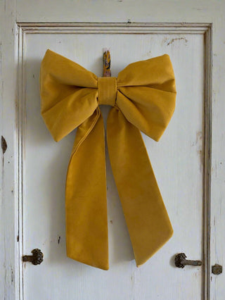 GOLD VELEVT BOW ON DOOR